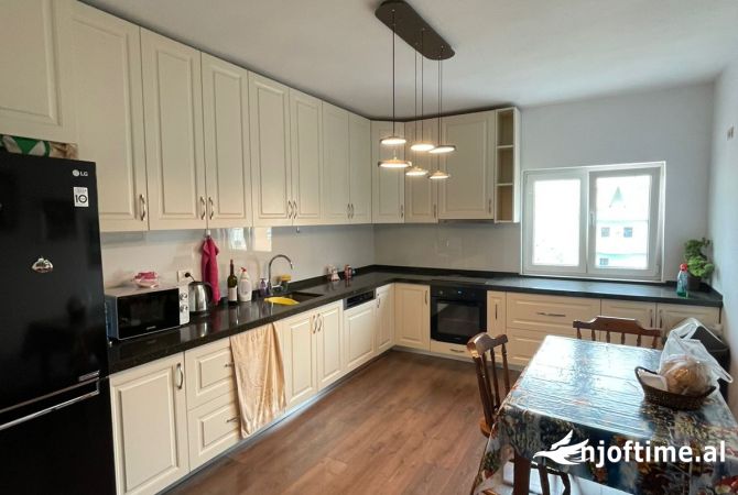 Shtepi me qera Apartament ne Tirane, 2+1, Mobilimi E mobiluar, Pagesa 850  Euro.