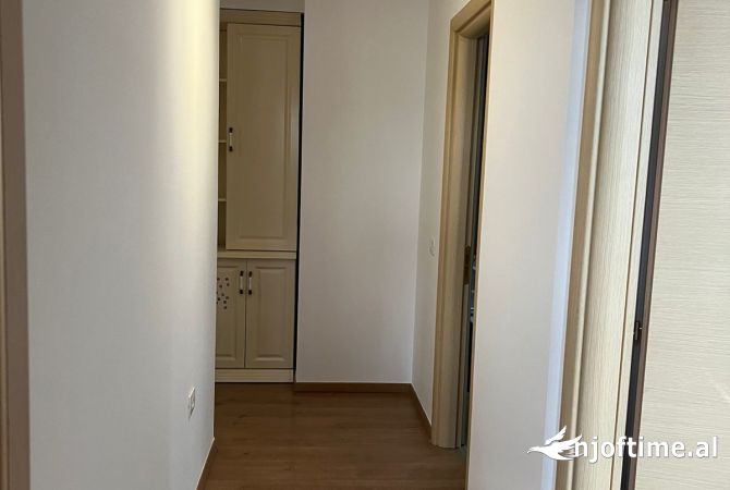 Shtepi ne shitje Apartament ne Tirane, 2+1, Mobilimi E mobiluar, Pagesa 188,000  Euro.