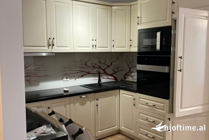 Shtepi ne shitje Apartament ne Tirane, 2+1, Mobilimi E mobiluar, Pagesa 188,000  Euro.