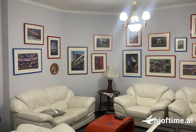 Shtepi me qera Apartament ne Tirane, 2+1, Mobilimi E mobiluar, Pagesa 900  Euro.