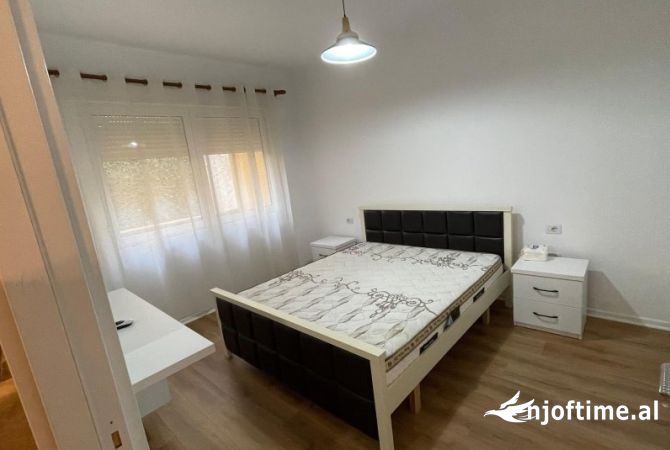 Shtepi me qera Apartament ne Tirane, 2+1, Mobilimi E mobiluar, Pagesa 750  Euro.