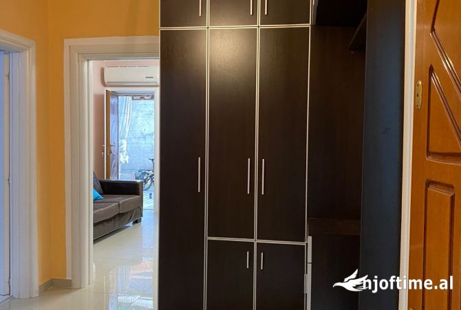 Shtepi me qera Shtepi Private ne Tirane, 4+1, Mobilimi E mobiluar, Pagesa 80,000  Leke.