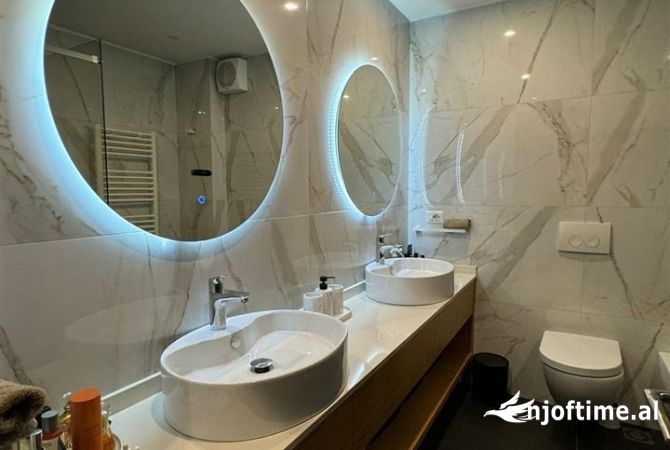 Shtepi ne shitje Apartament ne Tirane, 2+1, Mobilimi E mobiluar, Pagesa 239,000  Euro.