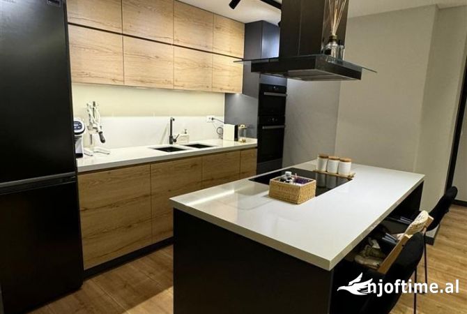 Shtepi ne shitje Apartament ne Tirane, 2+1, Mobilimi E mobiluar, Pagesa 239,000  Euro.