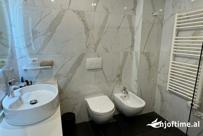 Shtepi ne shitje Apartament ne Tirane, 2+1, Mobilimi E mobiluar, Pagesa 239,000  Euro.