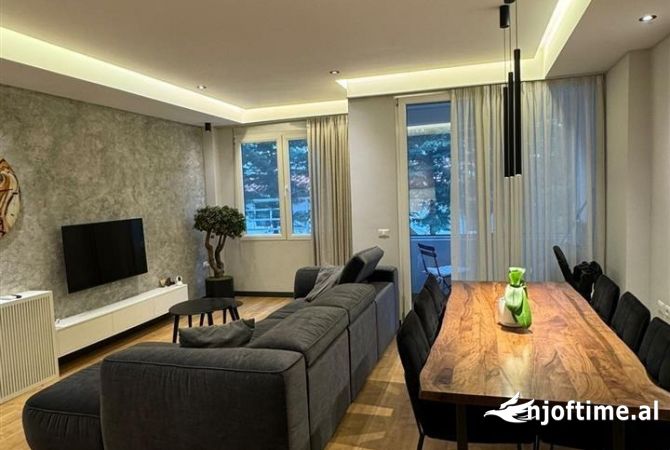 Shtepi ne shitje Apartament ne Tirane, 2+1, Mobilimi E mobiluar, Pagesa 239,000  Euro.