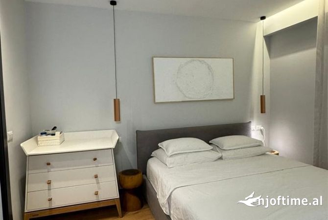 Shtepi ne shitje Apartament ne Tirane, 2+1, Mobilimi E mobiluar, Pagesa 239,000  Euro.