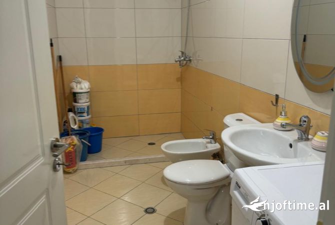 Shtepi me qera Apartament ne Tirane, 2+1, Mobilimi E mobiluar, Pagesa 400  Euro.