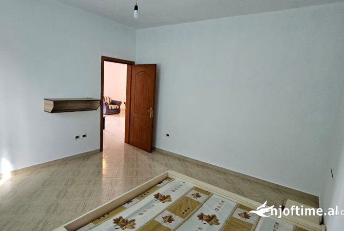 Shtepi me qera Apartament ne Tirane, 2+1, Mobilimi E mobiluar, Pagesa 550  Euro.