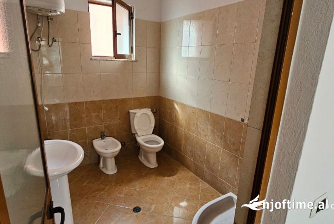 Shtepi me qera Apartament ne Tirane, 2+1, Mobilimi E mobiluar, Pagesa 550  Euro.