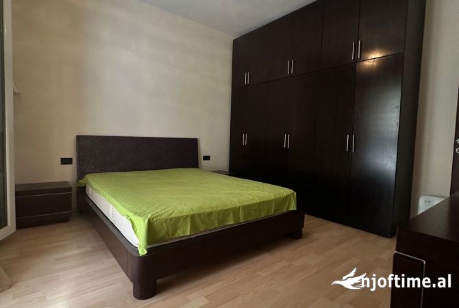Shtepi me qera Apartament ne Tirane, 3+1, Mobilimi E mobiluar, Pagesa 800  Euro.
