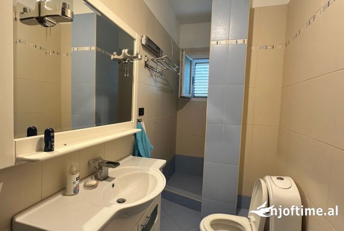 Shtepi me qera Apartament ne Tirane, 3+1, Mobilimi E mobiluar, Pagesa 800  Euro.