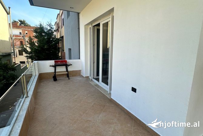 Shtepi me qera Apartament ne Tirane, 3+1, Mobilimi E mobiluar, Pagesa 800  Euro.