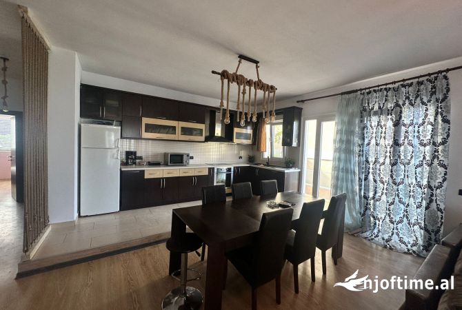 Shtepi me qera Apartament ne Tirane, 3+1, Mobilimi E mobiluar, Pagesa 800  Euro.