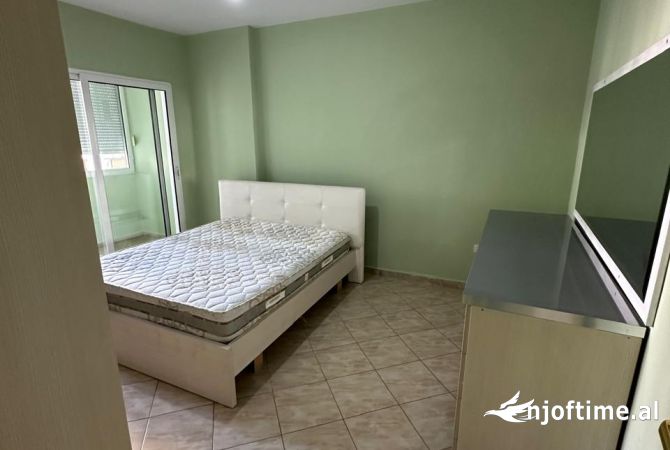 Shtepi me qera Apartament ne Tirane, 2+1, Mobilimi E mobiluar, Pagesa 400  Euro.