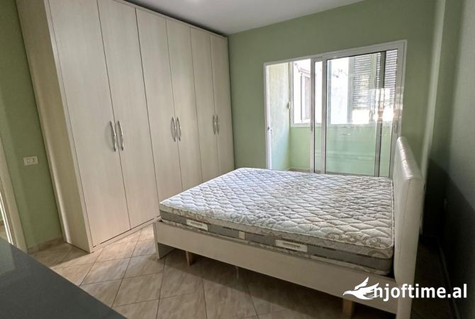 Shtepi me qera Apartament ne Tirane, 2+1, Mobilimi E mobiluar, Pagesa 400  Euro.