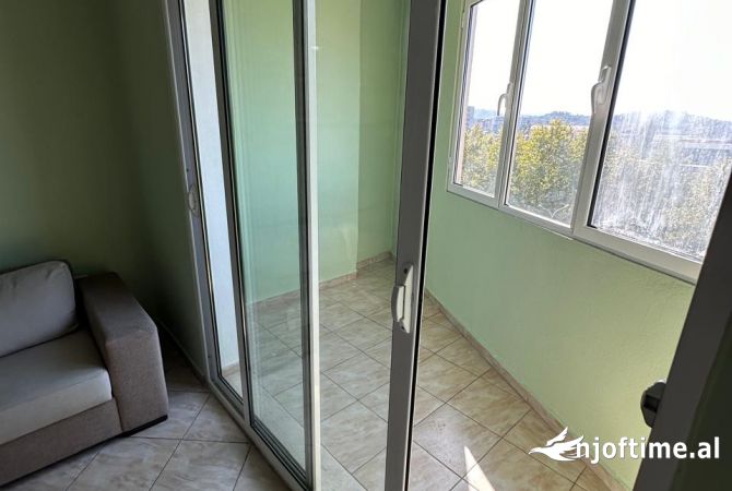 Shtepi me qera Apartament ne Tirane, 2+1, Mobilimi E mobiluar, Pagesa 400  Euro.