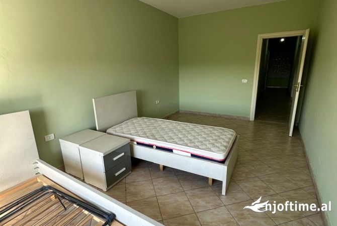 Shtepi me qera Apartament ne Tirane, 2+1, Mobilimi E mobiluar, Pagesa 400  Euro.