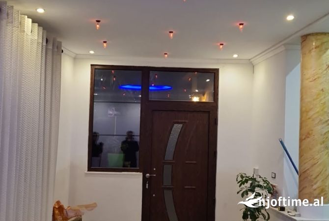 Shtepi me qera Apartament ne Tirane, 3+1, Mobilimi Pjeserisht e mobiluar, Pagesa 700  Euro.