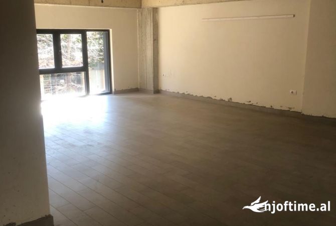 Ambient biznesi me qera 1+1 ne Tirane - 800 Euro