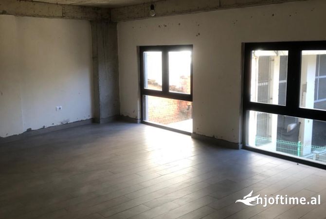 Ambient biznesi me qera 1+1 ne Tirane - 800 Euro