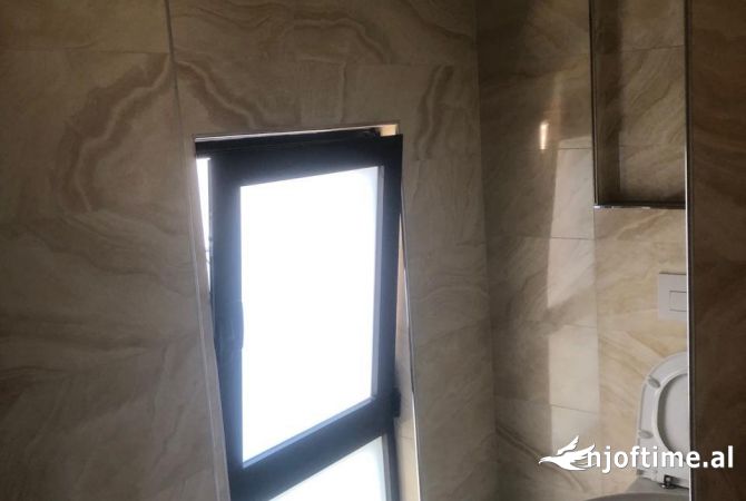 Ambient biznesi me qera 1+1 ne Tirane - 800 Euro