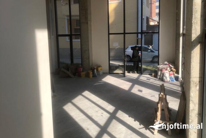 Ambient biznesi me qera 1+1 ne Tirane - 1,200 Euro