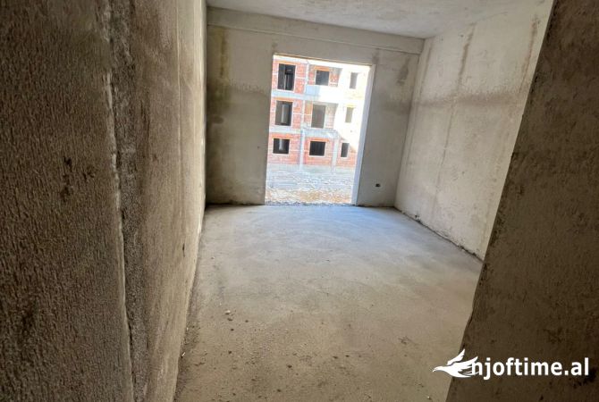 Shtepi ne shitje Apartament ne Tirane, 2+1, Mobilimi Bosh, pa mobiluar, Pagesa 80,537  Euro.