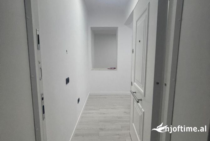 Shtepi me qera 2+1 ne Tirane - 1,000 Euro
