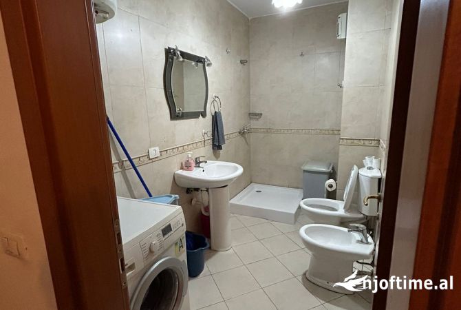 Shtepi me qera 2+1 ne Tirane - 650 Euro