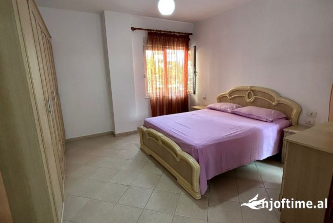 Shtepi me qera Apartament ne Tirane, 2+1, Mobilimi E mobiluar, Pagesa 650  Euro.