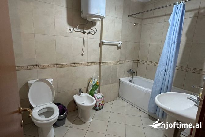 Shtepi me qera Apartament ne Tirane, 2+1, Mobilimi E mobiluar, Pagesa 650  Euro.