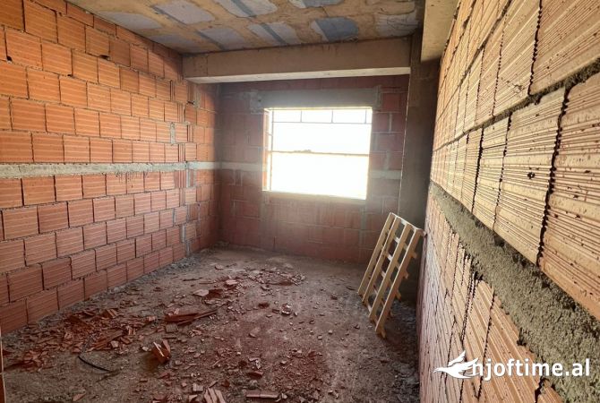 Shtepi ne shitje Apartament ne Tirane, 2+1, Mobilimi Bosh, pa mobiluar, Pagesa 86,200  Euro.