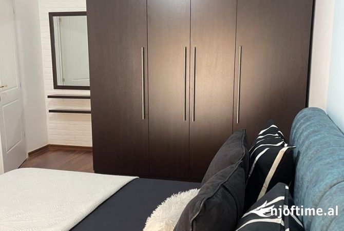 Shtepi me qera Apartament ne Tirane, 1+1, Mobilimi E mobiluar, Pagesa 550  Euro.