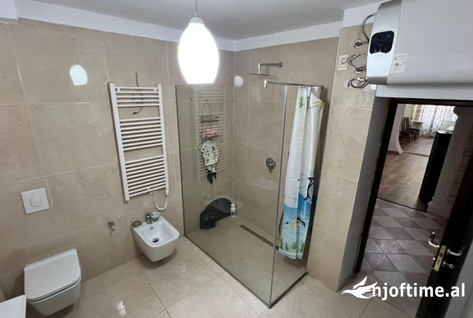 Shtepi me qera 2+1 ne Tirane - 650 Euro