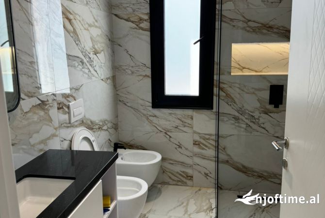 Shtepi ne shitje Apartament ne Vlore, 2+1, Mobilimi E mobiluar, Pagesa 210,000  Euro.