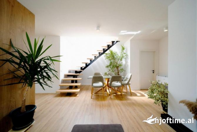 Shtepi me qera Apartament ne Tirane, 2+1, Mobilimi E mobiluar, Pagesa 900  Euro.