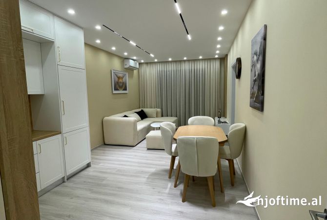 Shtepi me qera Apartament ne Tirane, 2+1, Mobilimi E mobiluar, Pagesa 650  Euro.