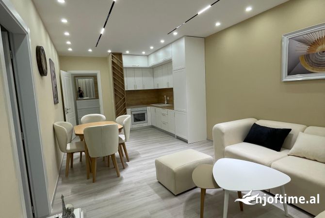 Shtepi me qera Apartament ne Tirane, 2+1, Mobilimi E mobiluar, Pagesa 650  Euro.