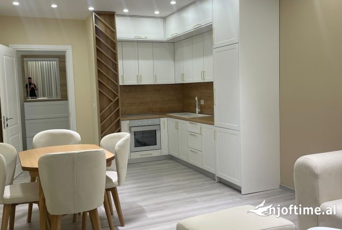 Shtepi me qera Apartament ne Tirane, 2+1, Mobilimi E mobiluar, Pagesa 650  Euro.
