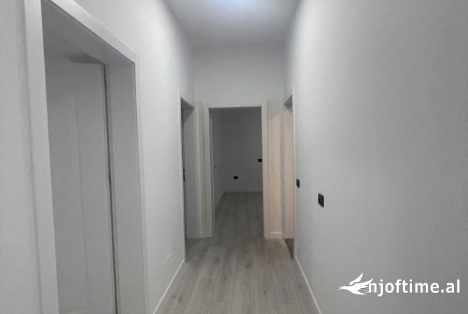 Shtepi me qera 2+1 ne Tirane - 1,250 Euro