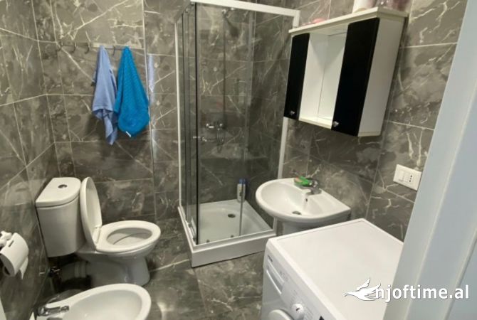 Shtepi me qera Apartament ne Tirane, 1+1, Mobilimi Pjeserisht e mobiluar, Pagesa 500  Euro.