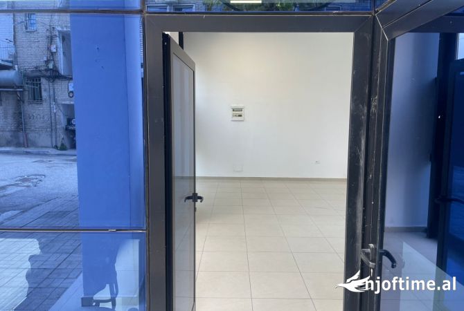 Jepet ambinet me qera tek Brryli/ 850Euro