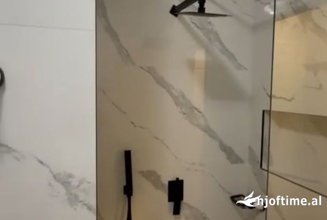 Shtepi ne shitje Apartament ne Tirane, 2+1, Mobilimi E mobiluar, Pagesa 180,000  Euro.