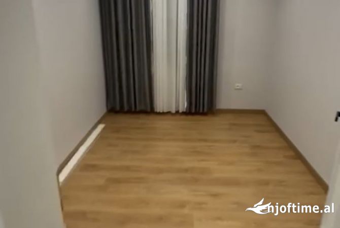 Shtepi ne shitje Apartament ne Tirane, 2+1, Mobilimi E mobiluar, Pagesa 180,000  Euro.