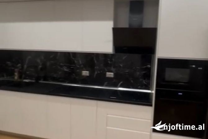 Shtepi ne shitje Apartament ne Tirane, 2+1, Mobilimi E mobiluar, Pagesa 180,000  Euro.