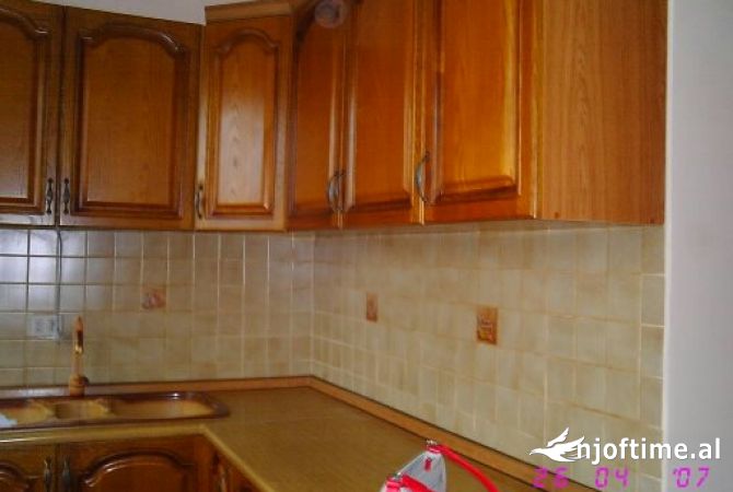 Shtepi me qera Apartament ne Tirane, 1+1, Mobilimi E mobiluar, Pagesa 650  Euro.