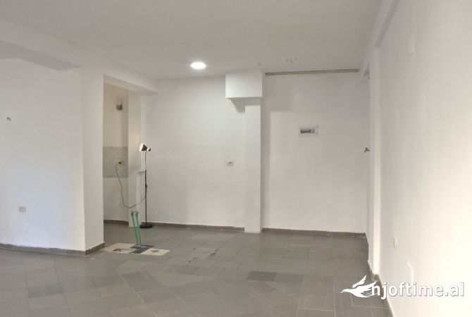 Ambient biznesi me qera 1+1 ne Tirane - 350 Euro