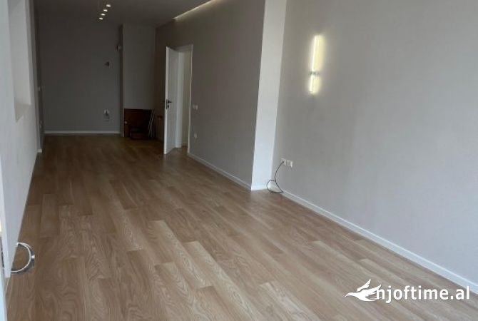 Shtepi ne shitje Apartament ne Tirane, 2+1, Mobilimi Bosh, pa mobiluar, Pagesa 335,000  Euro.