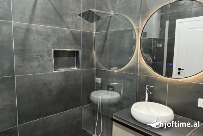 Shtepi ne shitje Apartament ne Tirane, 2+1, Mobilimi Bosh, pa mobiluar, Pagesa 335,000  Euro.